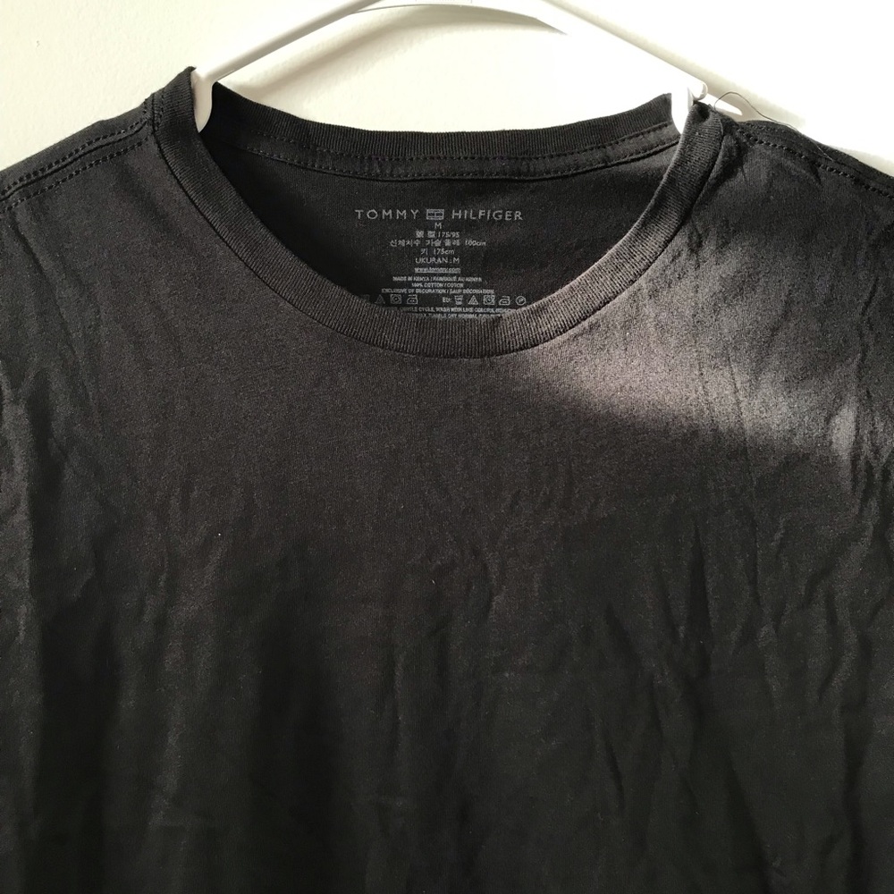 Tommy Hilfiger Men's Undershirts 2 pack Cotton  Slim Fit Crew T-Shirts  M size